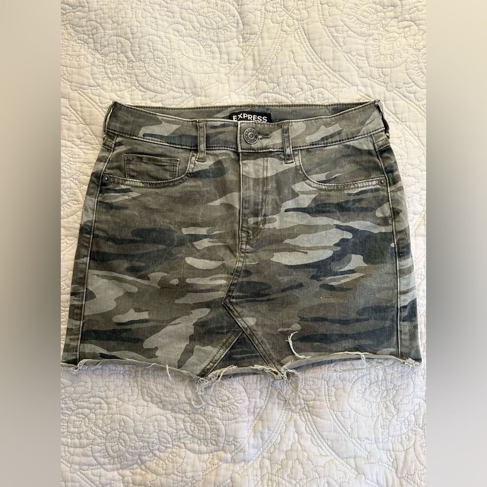 Women’s Express Camo Mini Skirt size 0